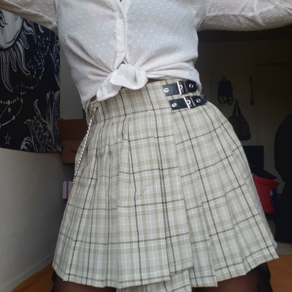 Green Plaid Irregular Pleated Skirt - Picture 2 of 11